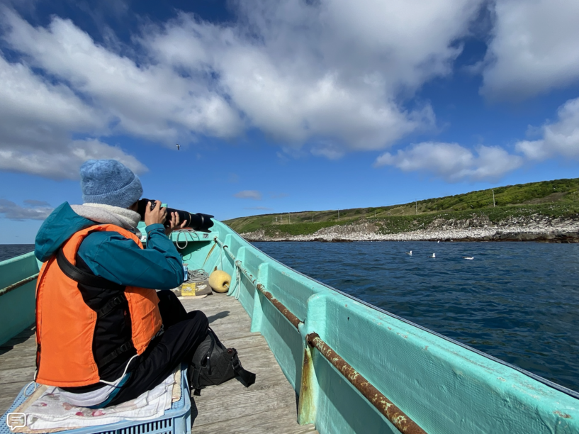 從舢舨船尾端往前看