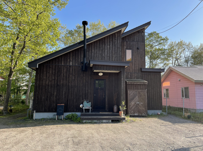 KANADE 咖啡店位置地圖，位於ウトナイ湖旁的小木屋